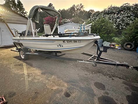 1988 Dixie center console 17’