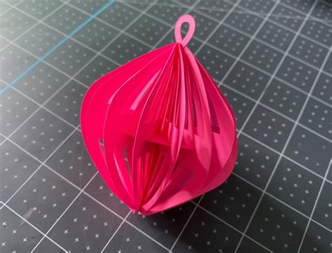 DIY Paper Christmas Balls - Creative Vector Studio