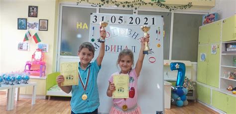 * Многознайковци
