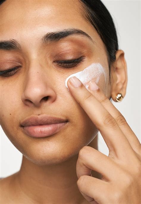 ESTÉE LAUDER DAYWEAR MULTI-PROTECTION ANTI-OXIDANT 24H-MOISTURE CREME ...