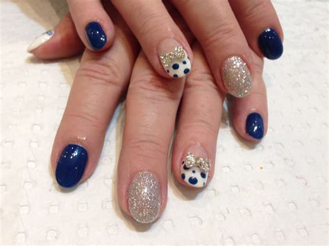 March nails