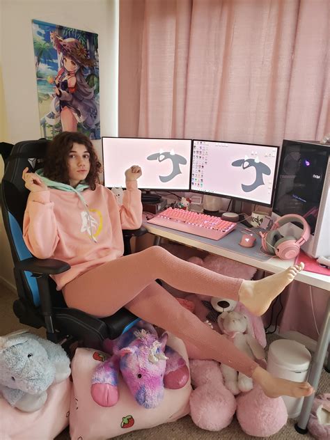 Let me sit in your lap bro, I wanna watch anime~ : r/goodgirlsissyhomework
