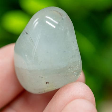 Blue Topaz Meanings and Crystal Properties - The Crystal Council
