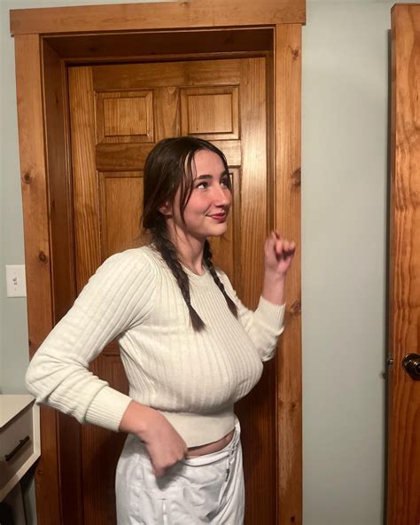 whipitdev on Instagram: "got back from skiing" | Good looking women, Top heavy women, 10 most