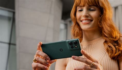 Motorola Edge 60 जल्द हो सकता है लॉन्च, मिल सकते हैं ये फीचर्स