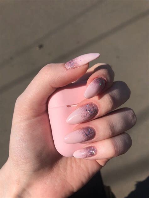Бежевый маникюр с блёстками | Gel nails, Pretty nails, Perfect nails