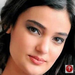 Merve BÜYÜKSARAÇ Kimdir? Kaç Yaşında? Nereli? Burcu? Mesleği ...